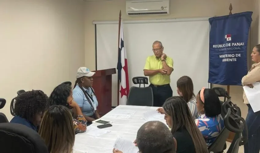 La reunión busca mejorar los procedimientos administrativos. 