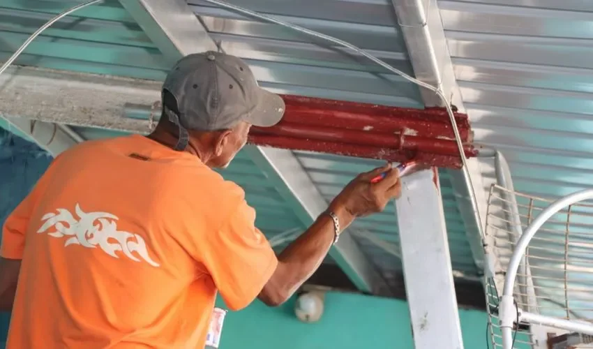 Vista de las reparaciones en el edificio. 