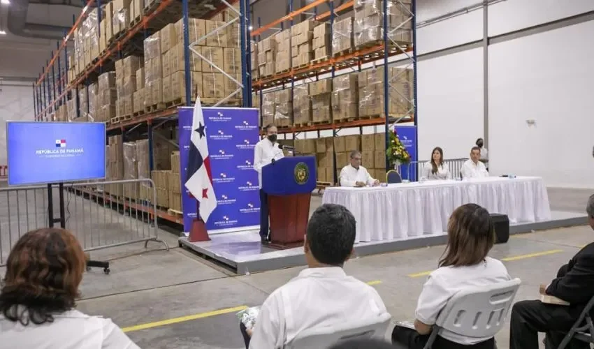 Presidente Cortizo durante la inauguración de un nuevo almacén. 