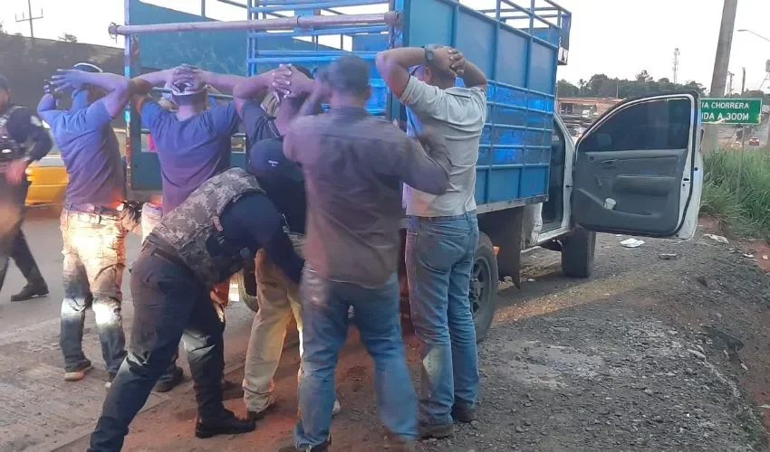 Las personas fueron conducidas a la estación. 