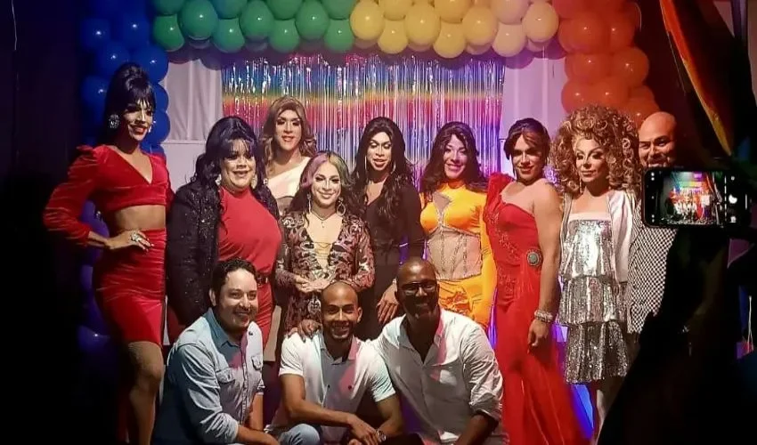 La drag y reinas engalanaron la velada. 