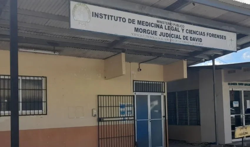 El cuerpo del sujeto fue trasladado a la morgue. 