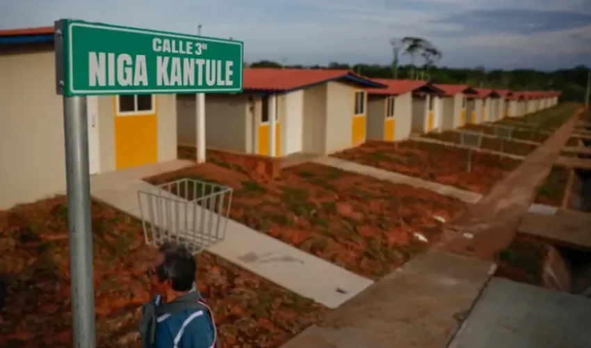 Fotografía de una zona de viviendas asignadas a la comunidad Guna Yala, este miércoles en Isberyala (Panamá). EFE/ Bienvenido Velasco