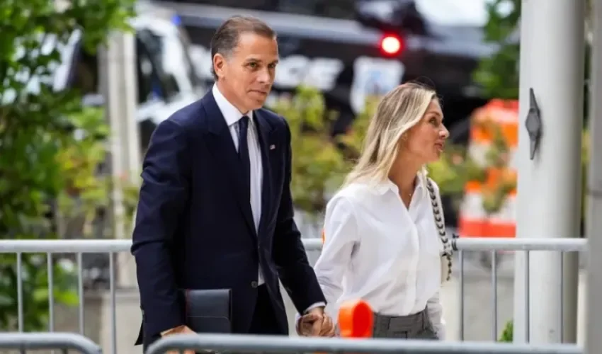 Hunter Biden (i) y su esposa Melissa Cohen Biden (d) en su juicio federal por armas en el Tribunal Federal de Distrito de Estados Unidos en Wilmington, Delaware, EE.UU. 11 de junio de 2024. EFE/EPA/Jim Lo Scalzo