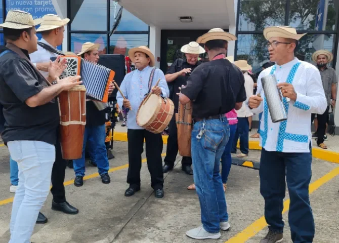   La Chorrera celebra el Primer Grito de Independencia con desfile de carretas  