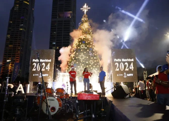  Prometen seguridad en el desfile navideño 'Ciudad de las Estrellas' 