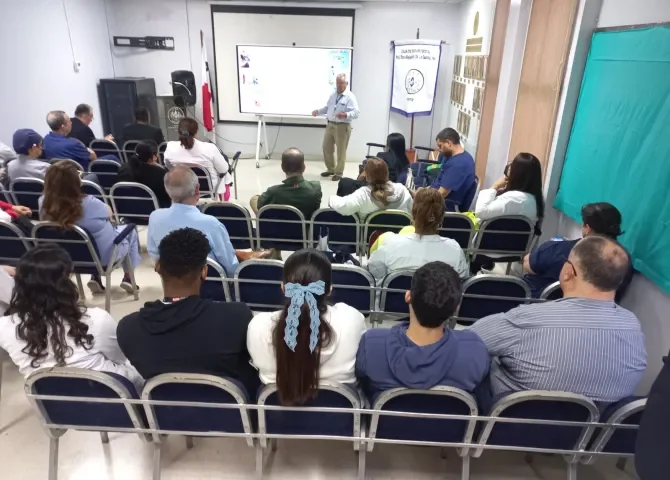  Ofrecen charla sobre protocolos clínicos mejora atención en la Policlínica de Betania 