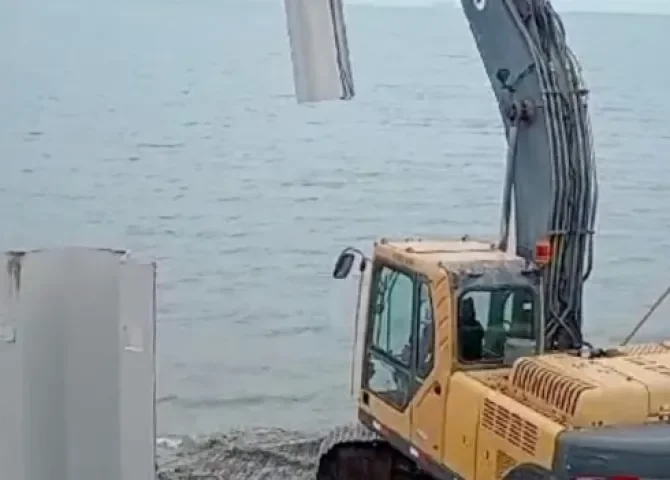  Remueven muros que fueron construidos en servidumbre de playas en Chame 