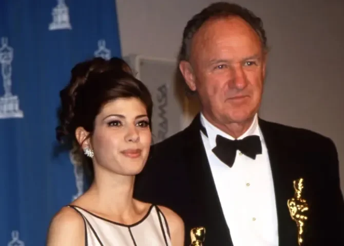  El actor Gene Hackman tras recibir el Óscar al mejor actor de reparto por su participación en `Unforgiven` en 1992, y la actriz Marisa Tomei, ganadora a la mejor actriz de reparto por "Mi primo Vinny". EFE 