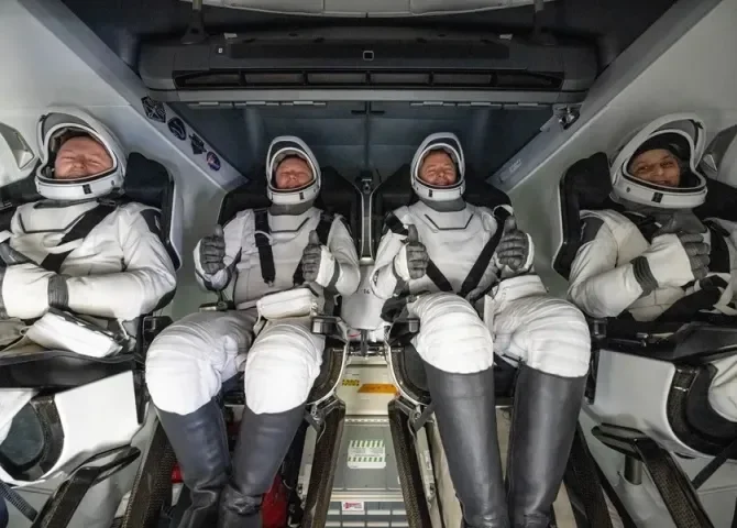  (I-d) Butch Wilmore, Aleksandr Gorbunov, Nick Hague, y Suni Williams. EFE/EPA/NASA/Keegan Barber 